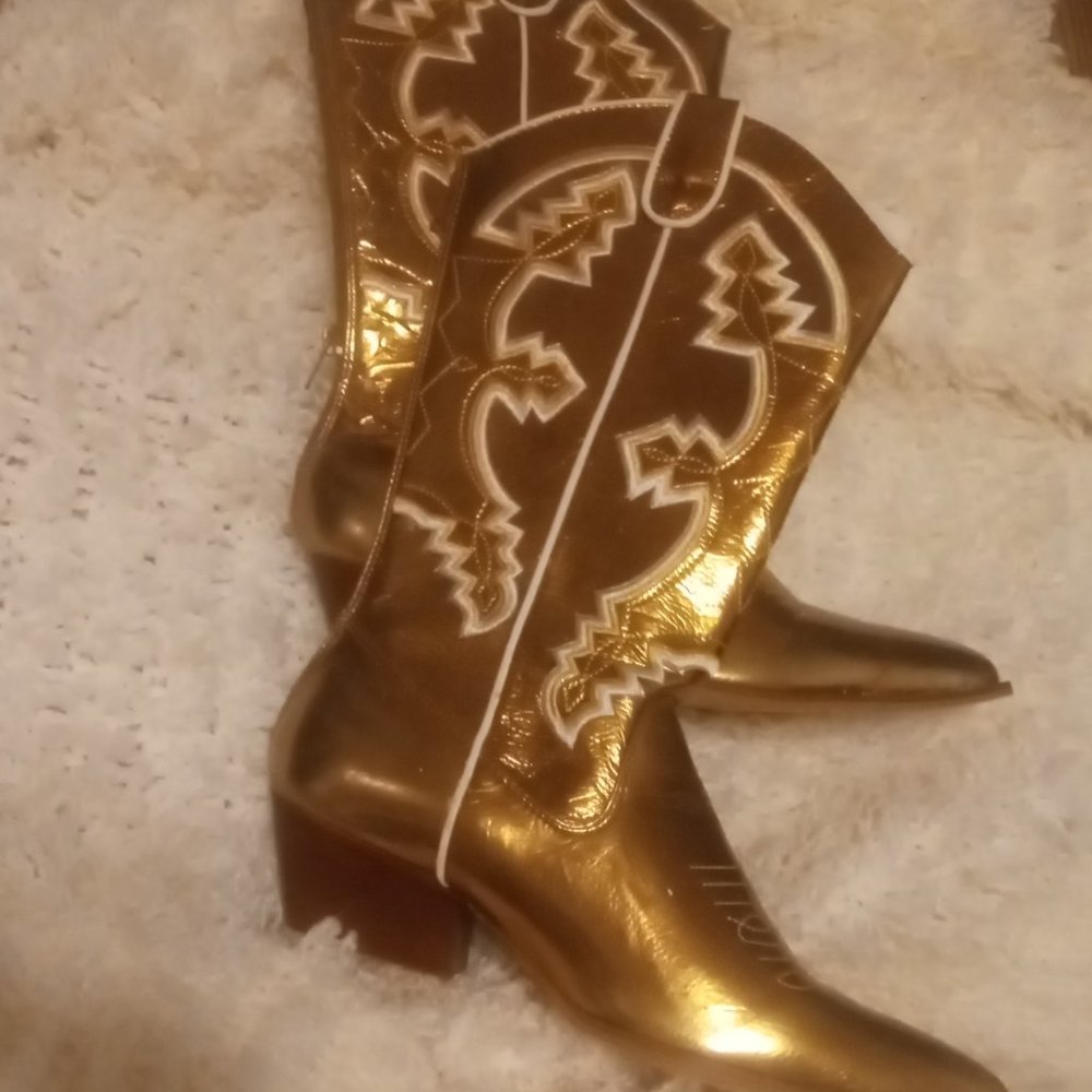 never worn golden cowgirl boots